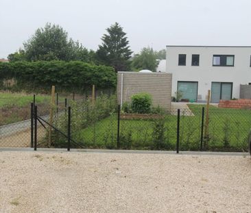 GEMEUBELD APPARTEMENT MET 1 SLAAPKAMER, TERRAS EN AUTOSTANDPLAATS - Photo 1