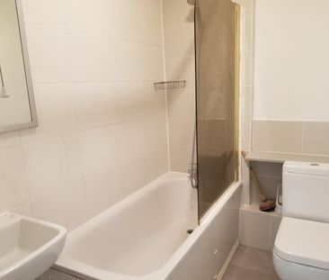 1 Bed Semi-Detached House, Clayton Avenue, HA0 - Photo 2