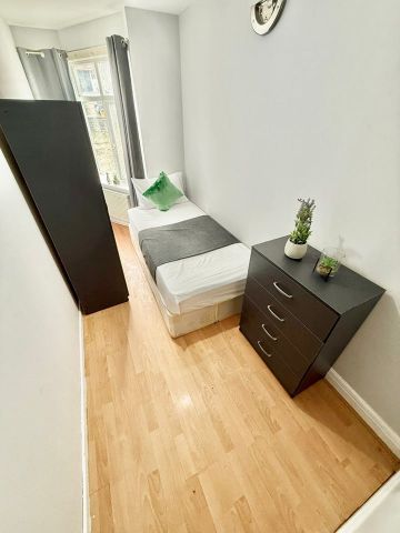 Room in a Shared House, Paddock Road, NW2 - Photo 4