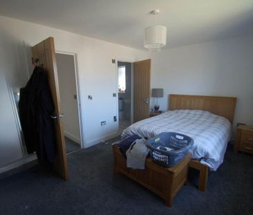 4 bedroom terraced house to rent - Photo 5