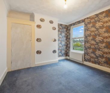 3 bedroom end of terrace house to rent - Photo 2