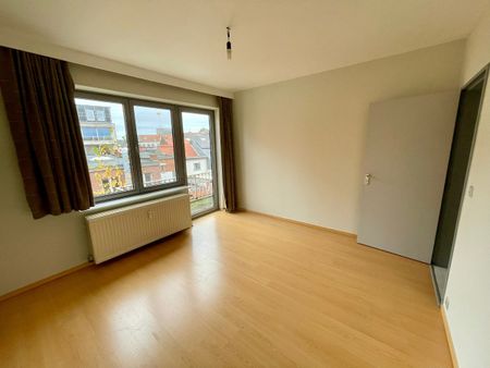 APPARTEMENT MET 1 SLPK IN RUSTIGE STRAAT IN HET CENTRUM - Photo 2