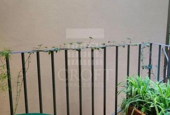 Piazza del Popolo: Lovely, modern 1 bedroom in private Villa. Entrance, spacious living-dining, fully equipped kitchen, bath and private terrace. Parquet floors Air conditioning, bright and silent. rif 364