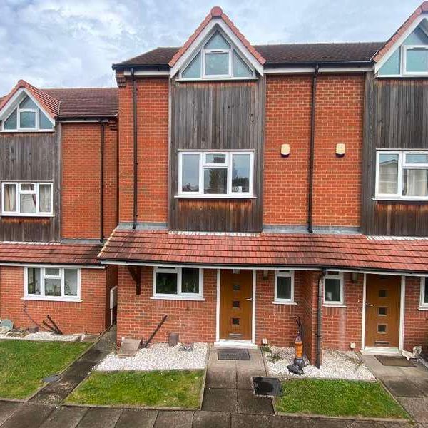 Wharf Gardens, Nuneaton, CV10 - Photo 1