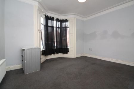 3 bedroom end of terrace house to rent - Photo 2