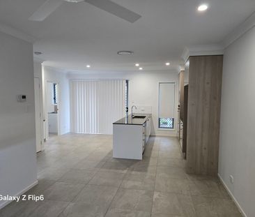 ULTRA MODERN LUXURY 3 BEDROOM TOWNHOUSE with DUCTED AIR-CON - Photo 6