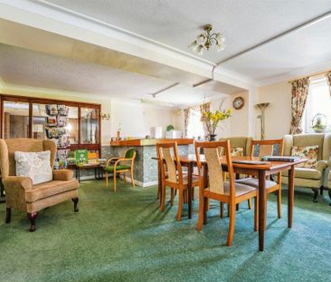 1 bedroom retirement property to rent - Photo 5