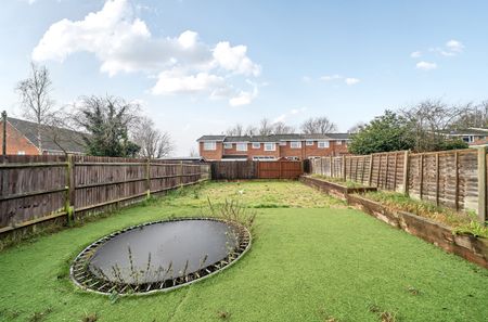 3 bedroom semi-detached house to rent - Photo 5