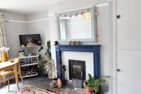 2 bedroom flat to rent - Photo 2