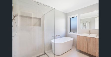 Stunning New Complete Home - 4 Beds, 2 Living, Ducted Air Con, Alfresco - Photo 3