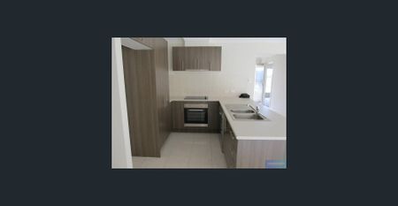 For Lease: Spacious & Contemporary Family Home in Tranquil Bahrs Scrub! - Photo 2