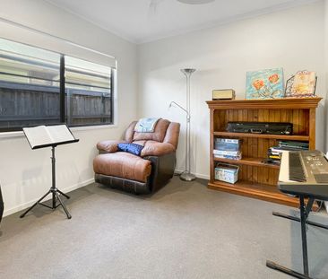 Low Maintenance 3 bed, study, 2 bath, 1 car, AC Home in Harmony - Photo 4