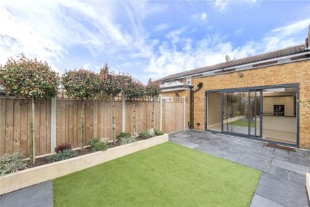 3 Bed Semi-Detached House, John Silkin Lane, SE8 - Photo 3