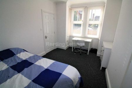 8 bedroom semi-detached house to rent - Photo 4