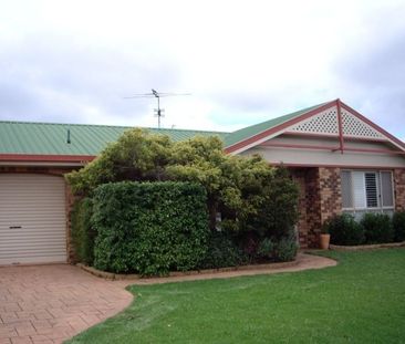 Room for the whole family plus a shed. - Photo 2
