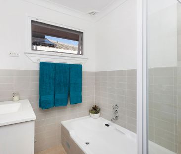 Neat and Tidy 3 Bedroom Home - Photo 5
