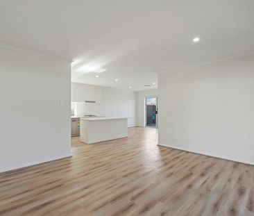 ORLEANA WATERS - 4 BED - 2 BATH - ALFRESCO - DOUBLE GARAGE - Photo 6