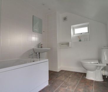 2 bedroom terraced house to rent - Photo 4