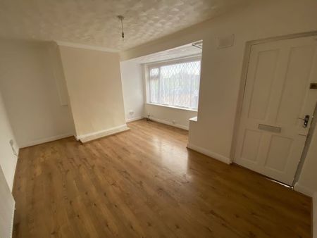 2 Bed Terraced House, Longroyd Street North, LS11 - Photo 2