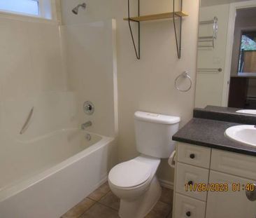 Pet welcome 2 bedroom suite in North Nanaimo - Photo 3