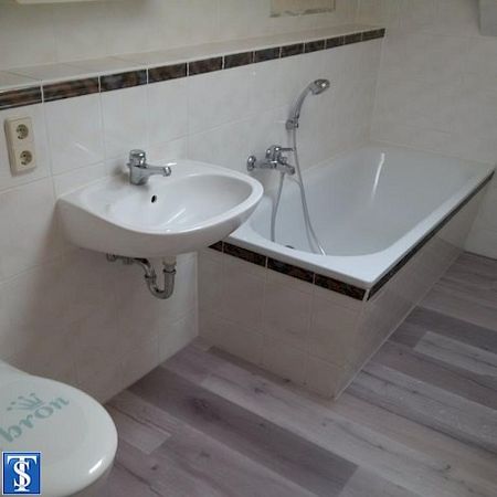 kleine 2 Zimmer Wohnung in beliebtem Stadtteil Preißelpöhl mit EBK - Photo 4