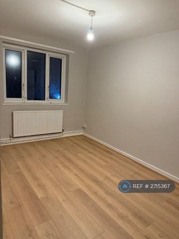 4 bedroom flat to rent - Photo 2