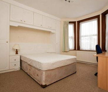 4 bedroom detached house to rent - Photo 2