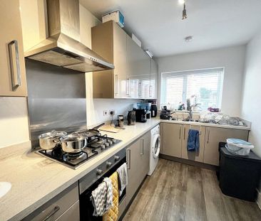 3 bedroom semi-detached house to rent - Photo 5