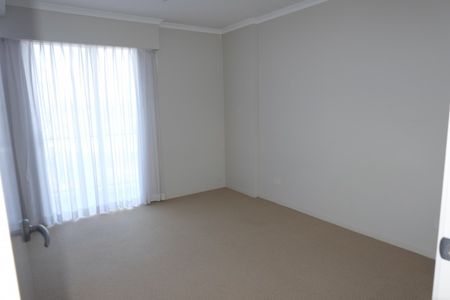 Highly sought after 2bedroom, 2 bathroom and 2 carpark unfurnished apartment - Photo 5