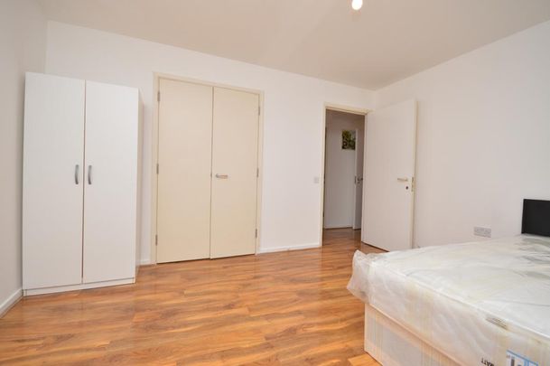 1 bedroom in a flat share to rent - Photo 1