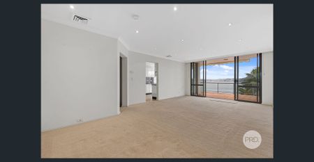 Luxury Waterfront Apartment - Photo 3