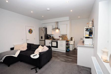2 bed flat to rent in Talbot Terrace, Birtley, DH3 - Photo 3