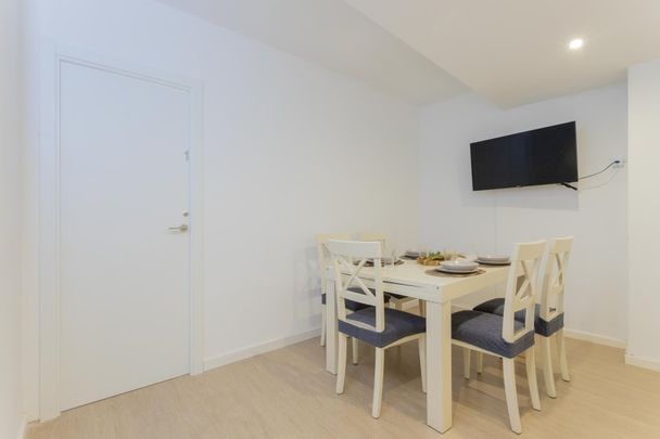 Bright room in Valencia - Photo 1