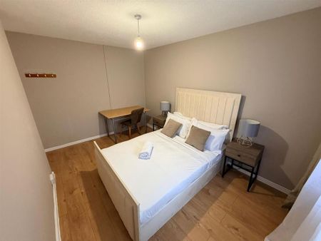 1 bedroom in a house share to rent - Photo 2