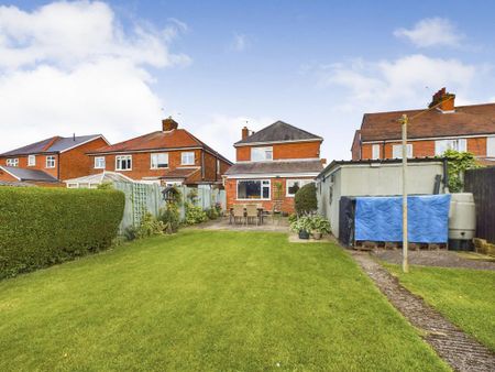 3 bedroom detached house to rent - Photo 5