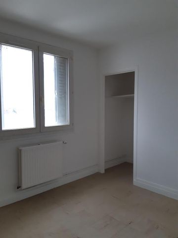 TYPE 3 38 COURS SAINT ANDRE - Photo 3