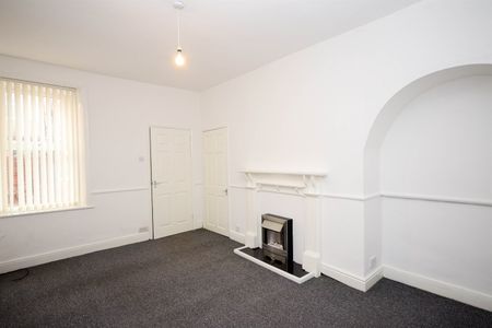 2 bed flat to rent in Brinkburn Avenue, Gateshead, NE8 - Photo 3