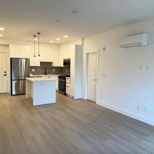 Beautiful 2 Bedroom, 2 Bathroom Apartment for Rent at King + Crescent - Photo 2