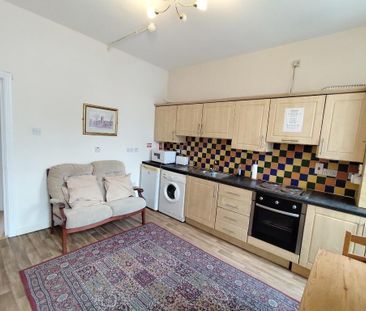 One Double Bedroom Available, 8 Cromwell Road, Belfast, BT7 1JW - Photo 2