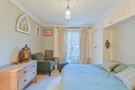 3 bedroom flat to rent - Photo 3