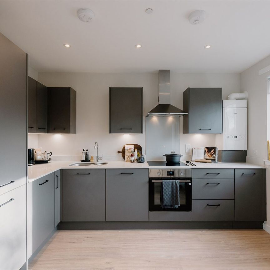 Casa, Vista Park, Glasgow, G33 - Photo 1