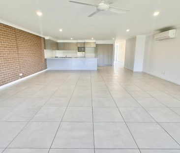 Large 4 Bedroom Duplex in Cundletown - Photo 2
