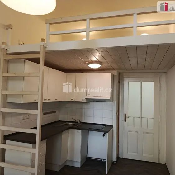 Velmi pěkný byt 1+kk po rekonstrukci, Praha 10 - Vršovice - Photo 1