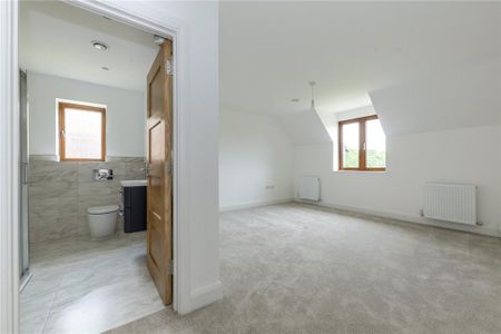 4 bedroom detached house to rent - Photo 2
