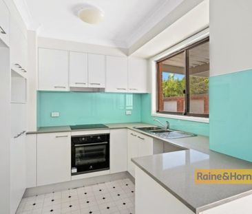 MODERN 3 BEDROOM HOME WITH DOUBLE GARAGE - Photo 1