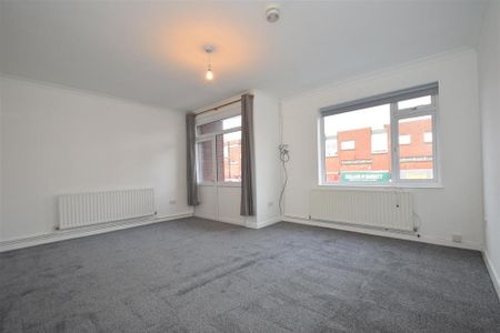 3 bedroom maisonette to rent - Photo 2