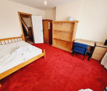 5 Bed Student Accommodation - Photo 4