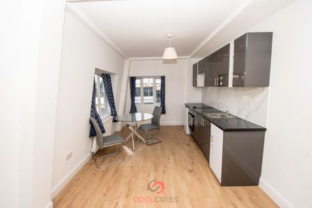 Holloway Road, Islington, London, N7 - Photo 3