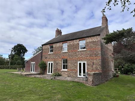 4 bedroom detached house to rent - Photo 4