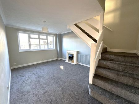 3 bedroom terraced house to rent - Photo 2